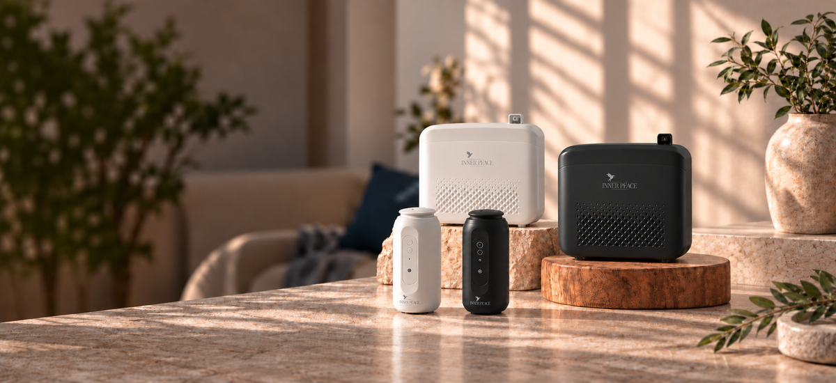Smart Plug y Smart Pro de Inner Peace en blanco y negro